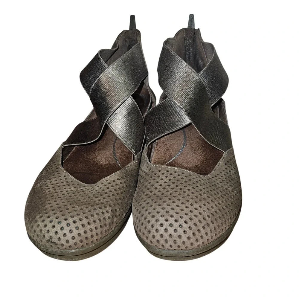 Dansko Women 7.5 Taupe Perforated Leather Wedge Sandals Metallic Straps Back Zip